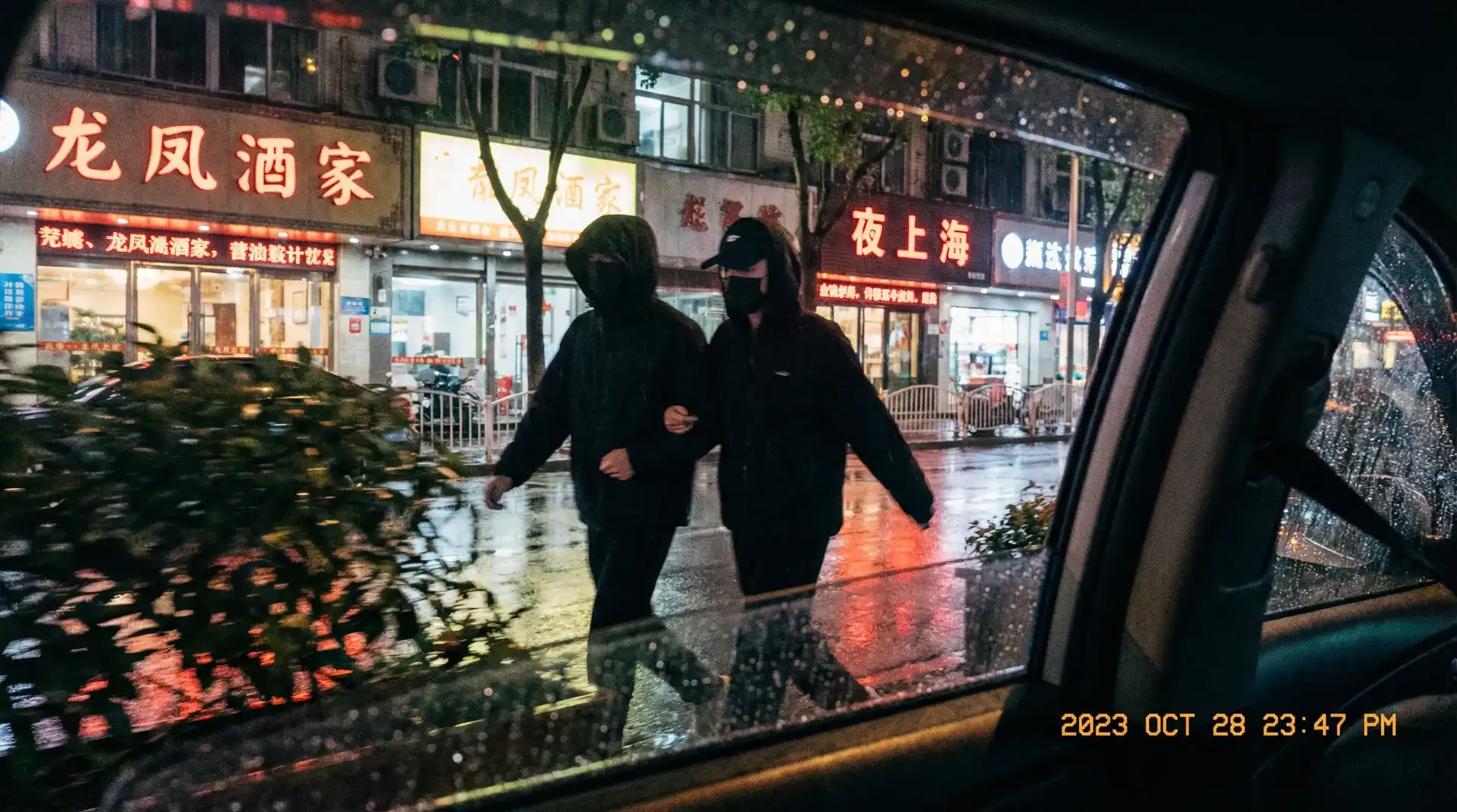 华体育会网址 - 顶流明星深夜密会现场抓拍照片